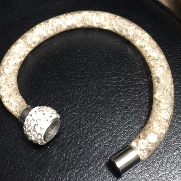 NWOT IRIDESCENT BRACELET/Crystals/Magnetic clasp - Picture 2 of 3